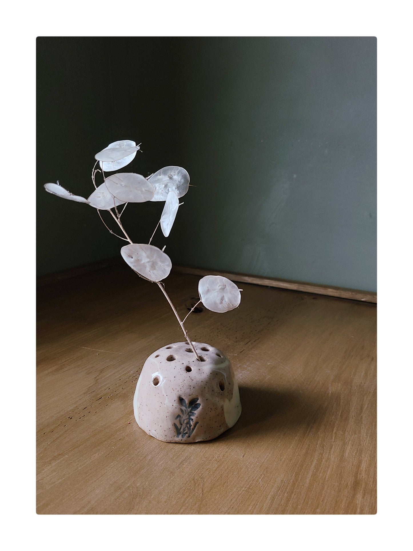 Flower Frog "Dome Bottom Dwellers"